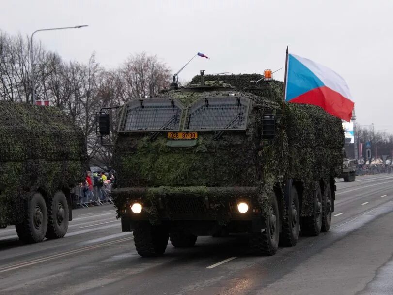 Парад латвийской армии. Парад латвии видео. Ввс латвии на параде. Армия латвии 2022. Парад в риге 1990.