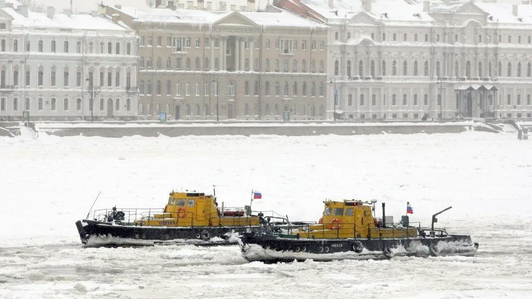 Ледокол корабль. Ледокол в питере на неве. Ледоколы 2023 года. Ледокол на погрузке. Капитан сорокин.