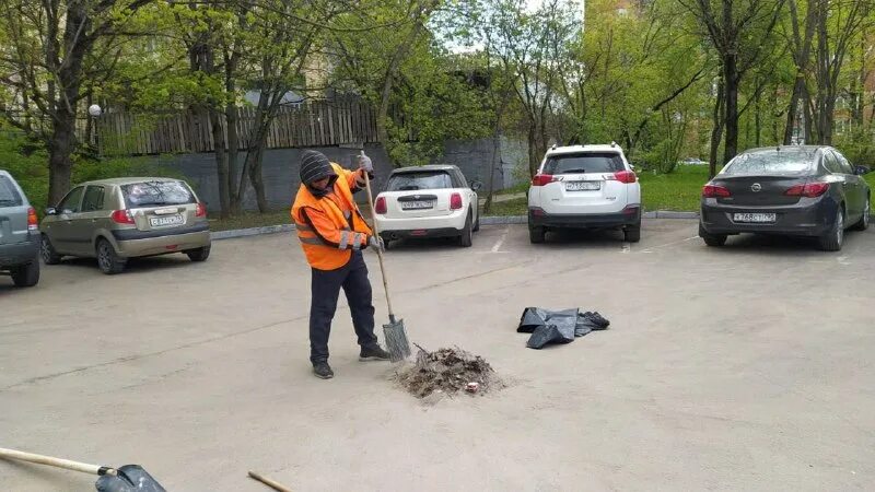 красногорская городская служба управляющая. ук гестор. очистка общественных территорий от мусора. дорожные работы фото. красногорская городская служба управляющая.