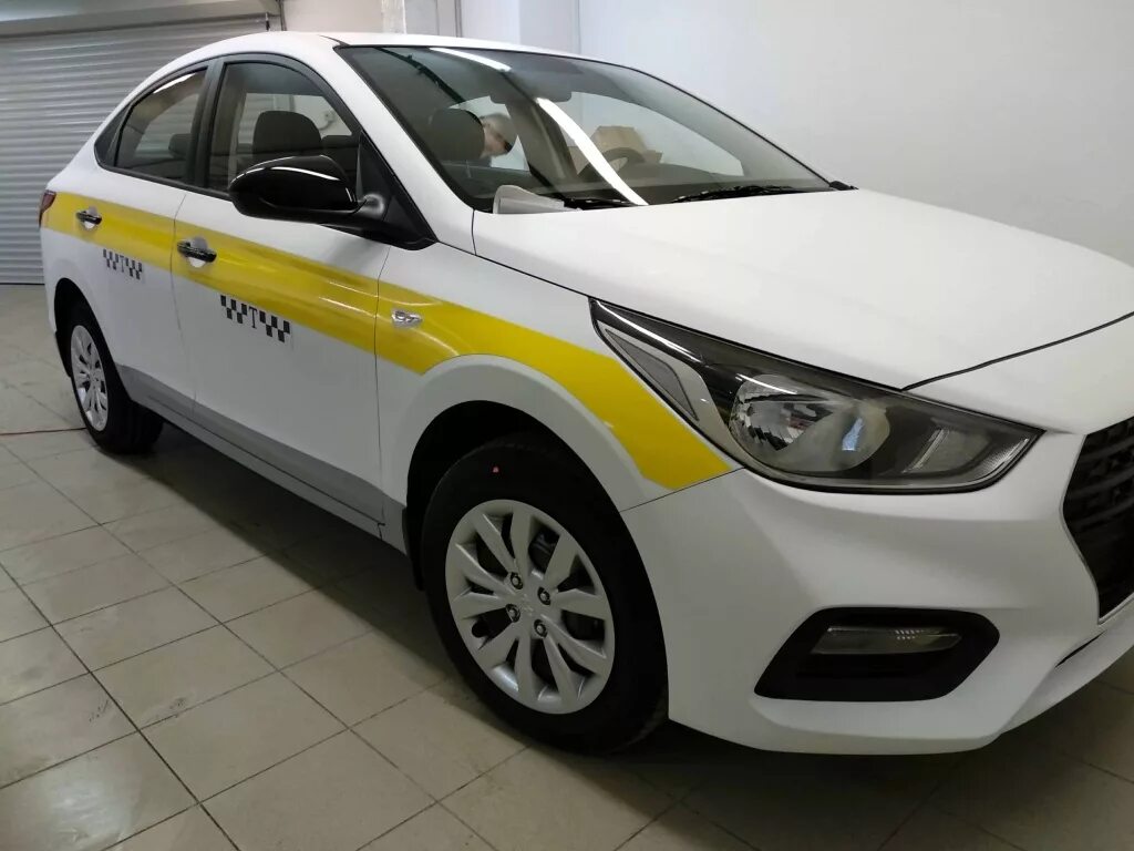 Снять авто такси. Hyundai solaris taksi. hyundai solaris 2017 такси. hyundai solaris 2018 taxi. hyundai solaris 2014 такси.