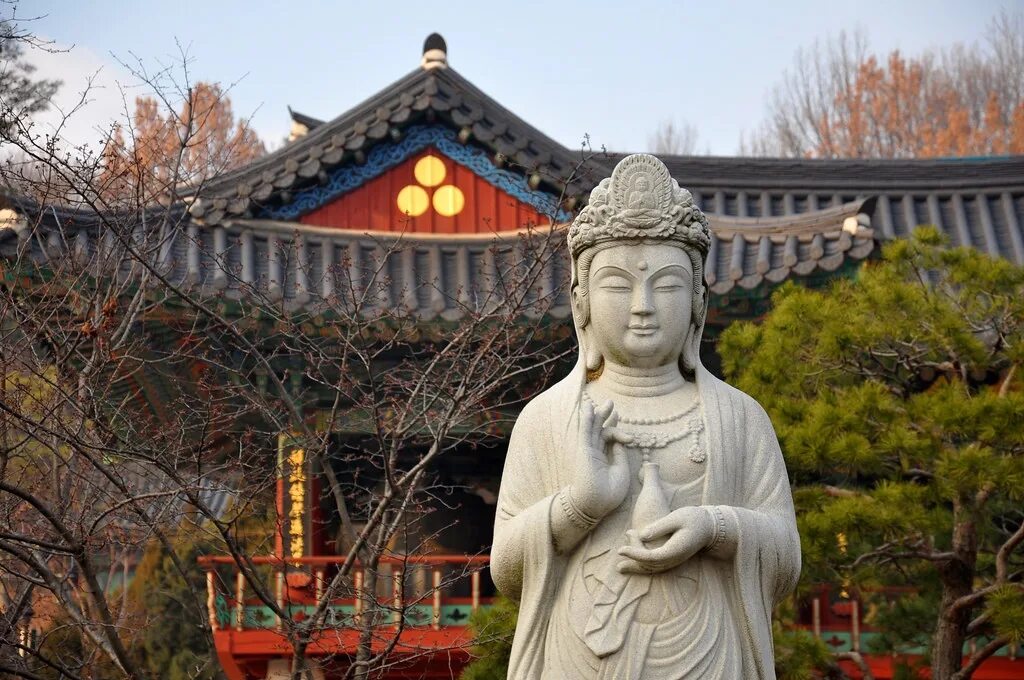 Религия южной кореи. Буддийский храм синхынгса в южной корее. Религиозные верования кореи. Религия корейцев кратко. Вероисповедание в корее.