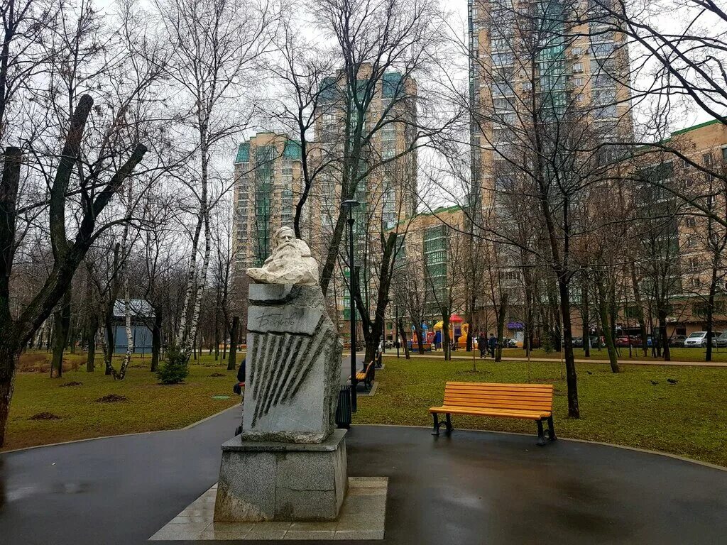 сквер бажова (между улицами бажова и малахитовой) — крытая сцена. сквер бажова. сквер бажова в ростокино. сквер бажова (между улицами бажова и малахитовой) — крытая сцена. памятники героям бажова.