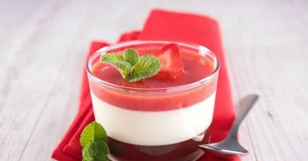 Пана хотел. Мусс "Панна котта". Десерт Панна котта. Итальянская panna Cotta. Panna Cotta с клубникой.