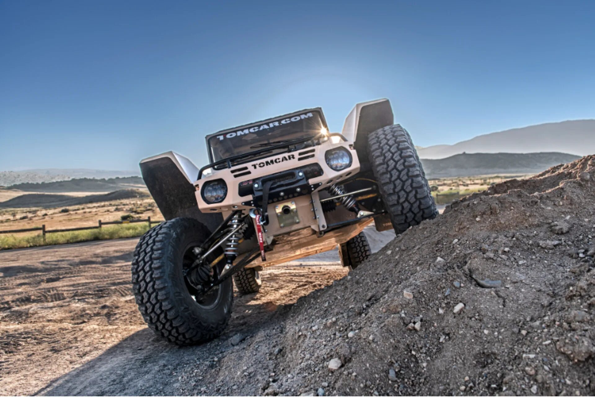 Лучший 4wd. Внедорожник. Mitsubishi delica 4x4 expedition. Лучшие внедорожники по проходимости. Mitsubishi delica 4x4.