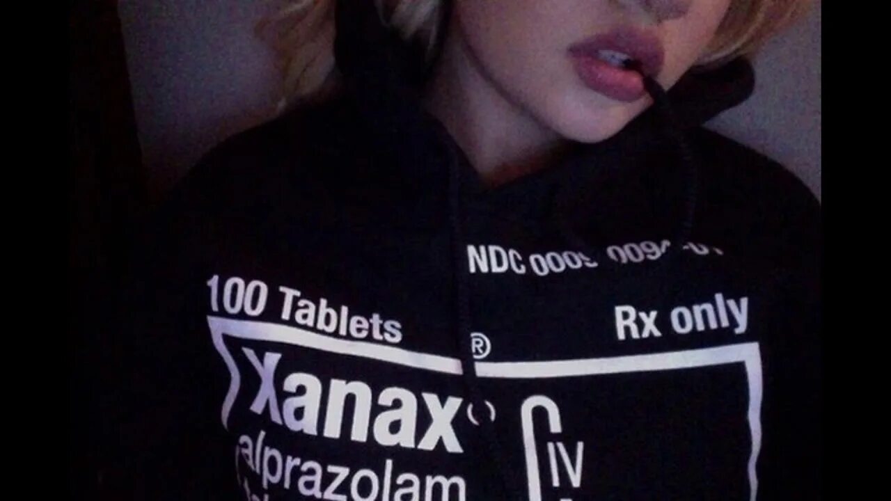 Худи xanax. Xanax надпись. Ксанакс техник. Нужен ксанакс текст