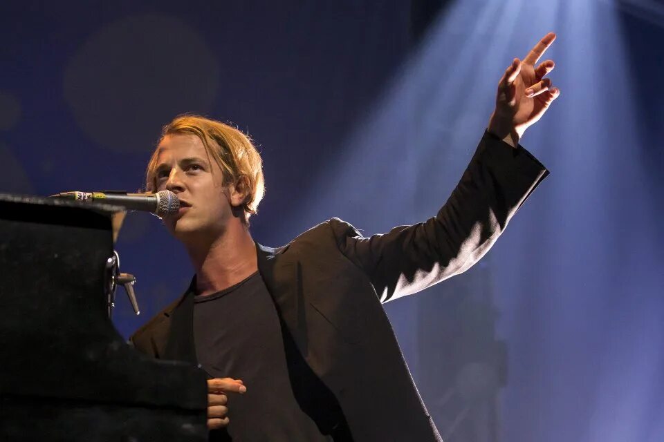 Tom odell friday. Tom Odell. Tom Odell фотосессия. Tom Odell биография. Tom Odell фото сейчас.