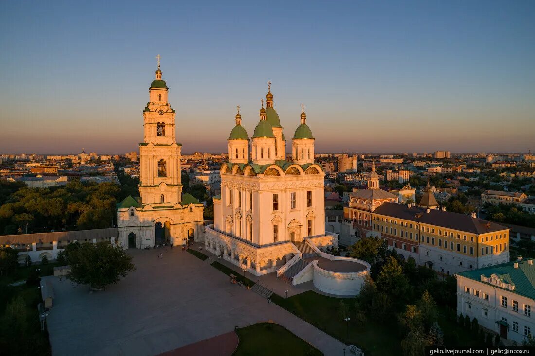 Астрахань на три дня. Волга с кремлем астрахань. астрахань кремль с высоты. астрахань каспийские ворота. астрахань кремль населенность.