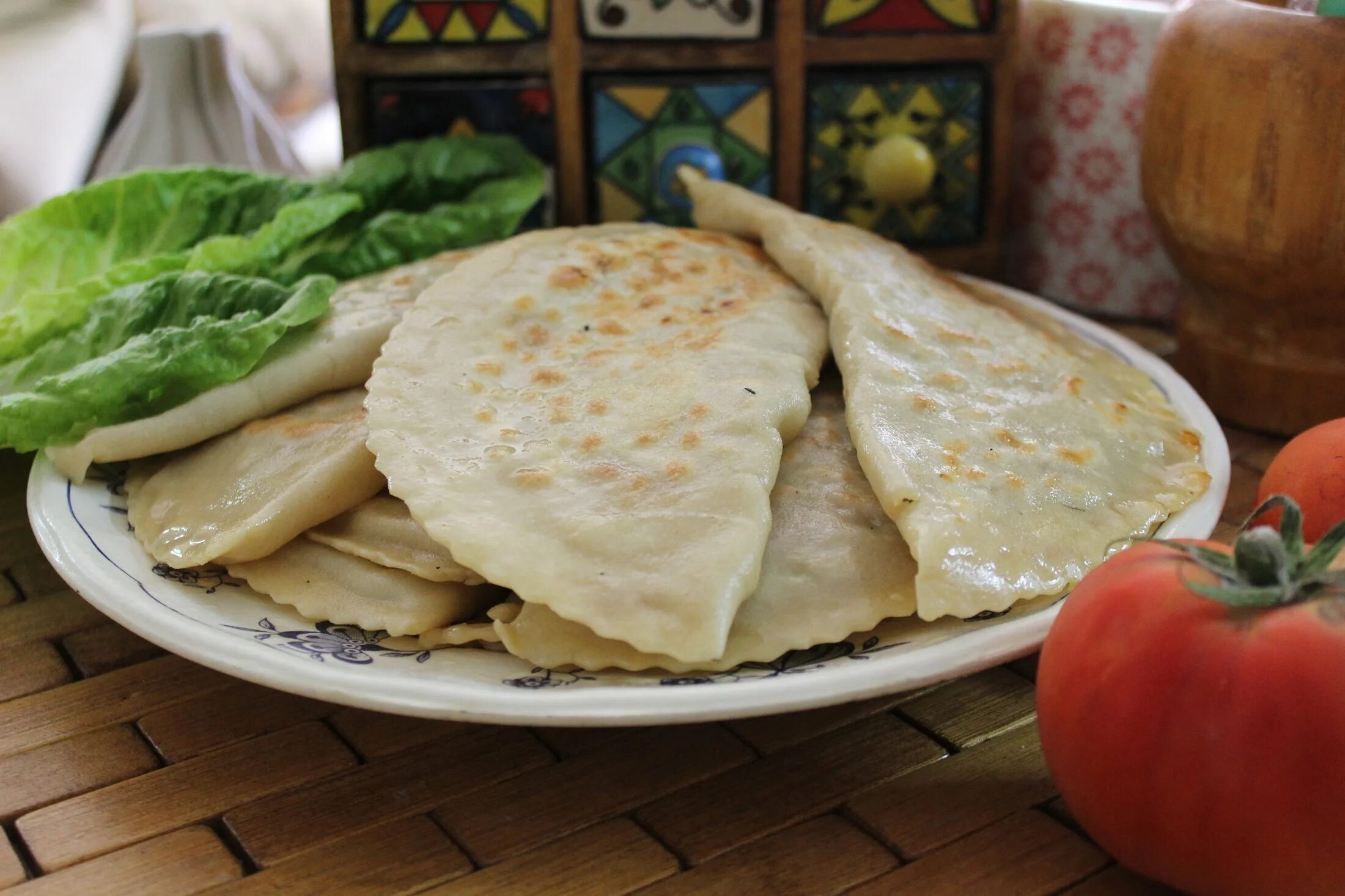 Дагестанский чуду с мясом и картошкой. Дагестанский пирог чуду. Дагестанские лепешки чуду. Кабардино-Балкария Национальная еда хычины. Дагестанское чуду с мясом.