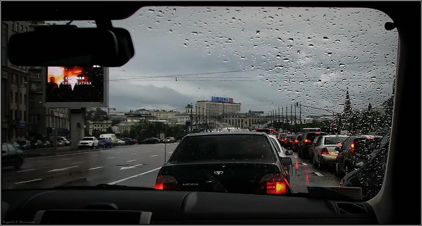 Дождь в реальном времени москва. Вид из машины. Вид из окна автомобиля. Дождь из окна машины. МКАД из окна автомобиля.