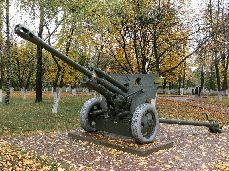 Орудия великой отечественной. 105-мм гаубица lefh 18. Орудия великой отечественной. Пушка 152 мм гаубица-пушка мл-20. Мл-20 152 мм гаубица-пушка в вов.