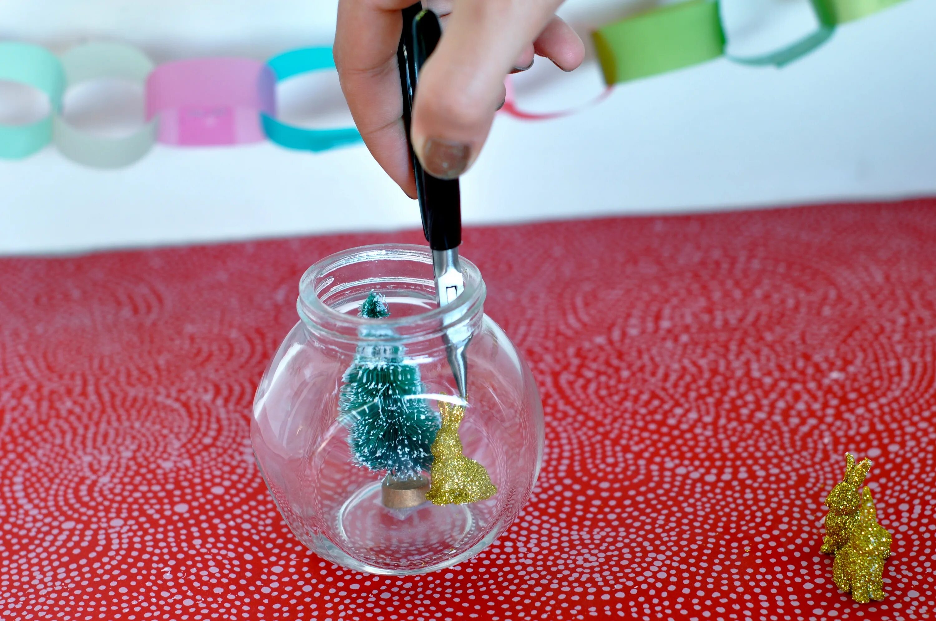 космос в бутылочке мастер класс. поделка шар с глицерином. космос в бутылочке. поделка в банке с глицерином. как сделать воду с блестками.