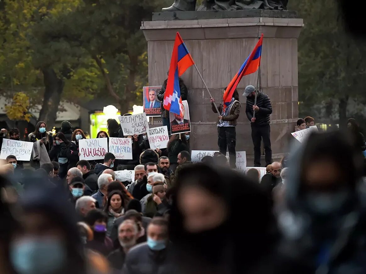 В ереване пройдет. Митинг Армении против Пашиняна. Митинг в Армении 2020. Протесты в Армении 2020. Армения революция 2018 Пашинян.