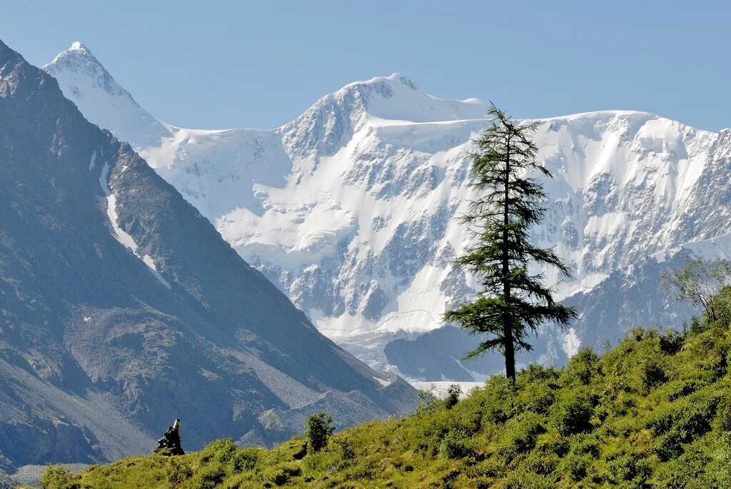 Самая высокая вершина сибири гора. Гора уч Сумер. Гора Белуха. Гора Белуха, горный Алтай. Горы России Белуха.
