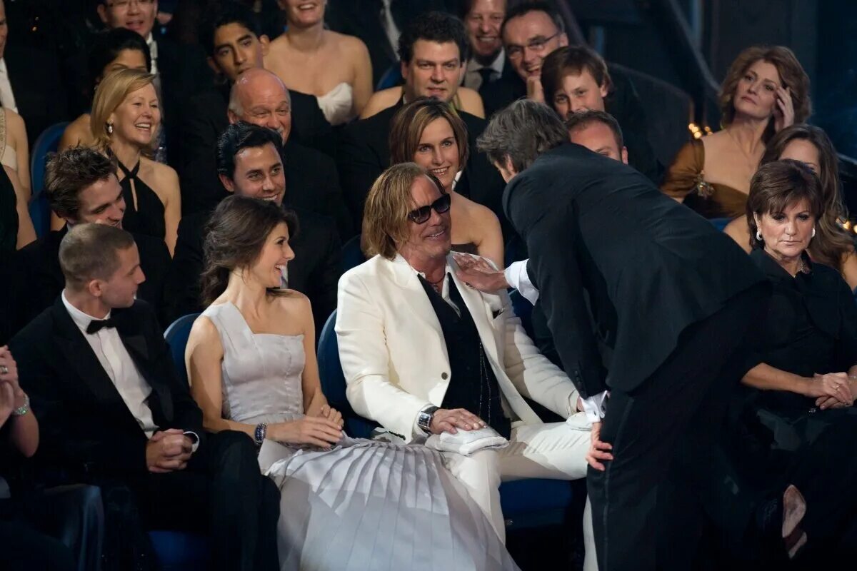 Премия оскар 2009. Hugh grant: церемония оскар. микки рурк 2009 вручение оскара.