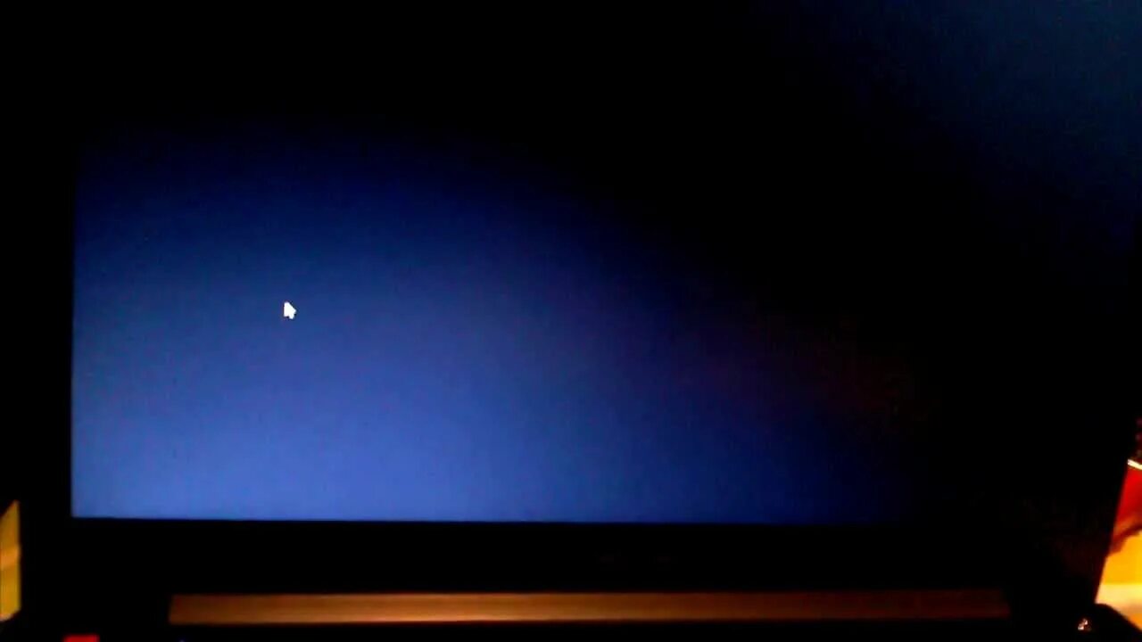 Windows 10 черный экран. Windows 7 голубой экран с курсором. Чёрный экран и курсор при запуске. Мерцание экрана Windows. Мерцание экрана Windows 10.