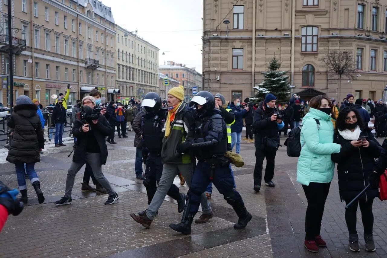 Задержания в Петербурге на Сенной площади 31 января. Ситуация в СПБ. Сенная площадь митинг. Протестные акции в Москве. Арест санкт петербург