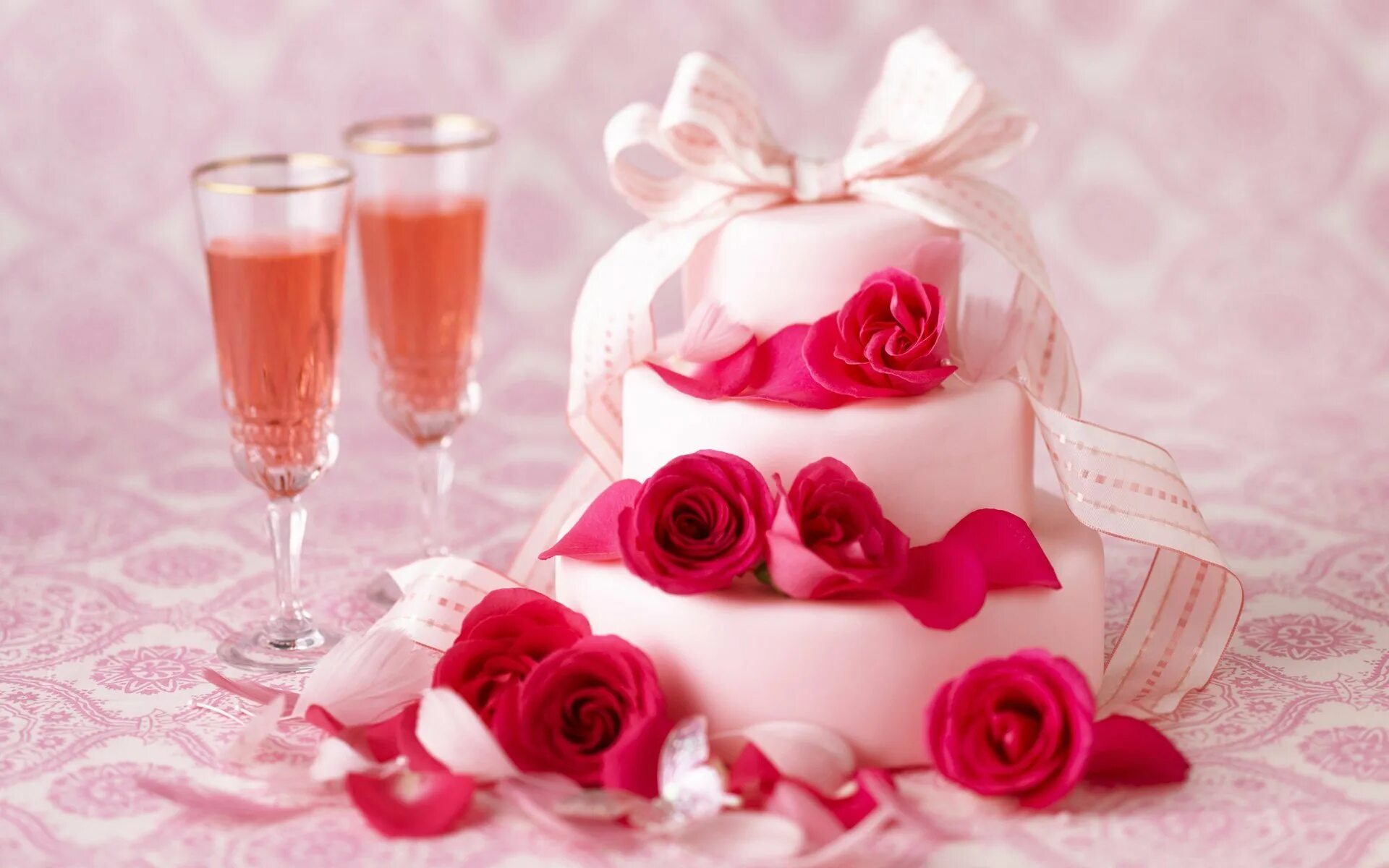 Розовая открытка с днем рождения. С днем рождения. С днем рождения торт и цветы. Открытки торт и цветы. С днём рождения девушке.