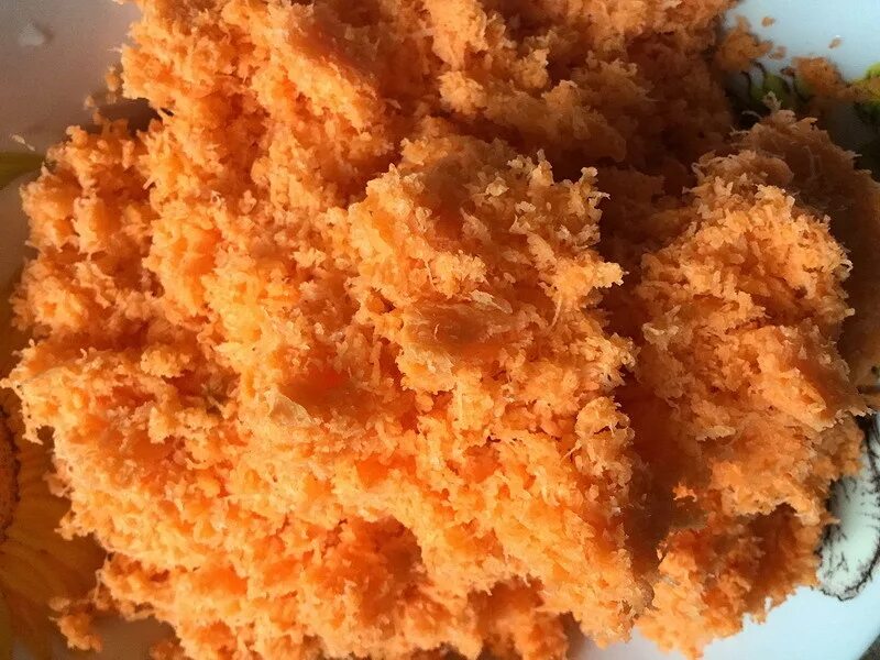 Использовать морковный жмых. Морковный жмых. выжимки из овощей. жмых моркови после соковыжималки. жмых апельсина.