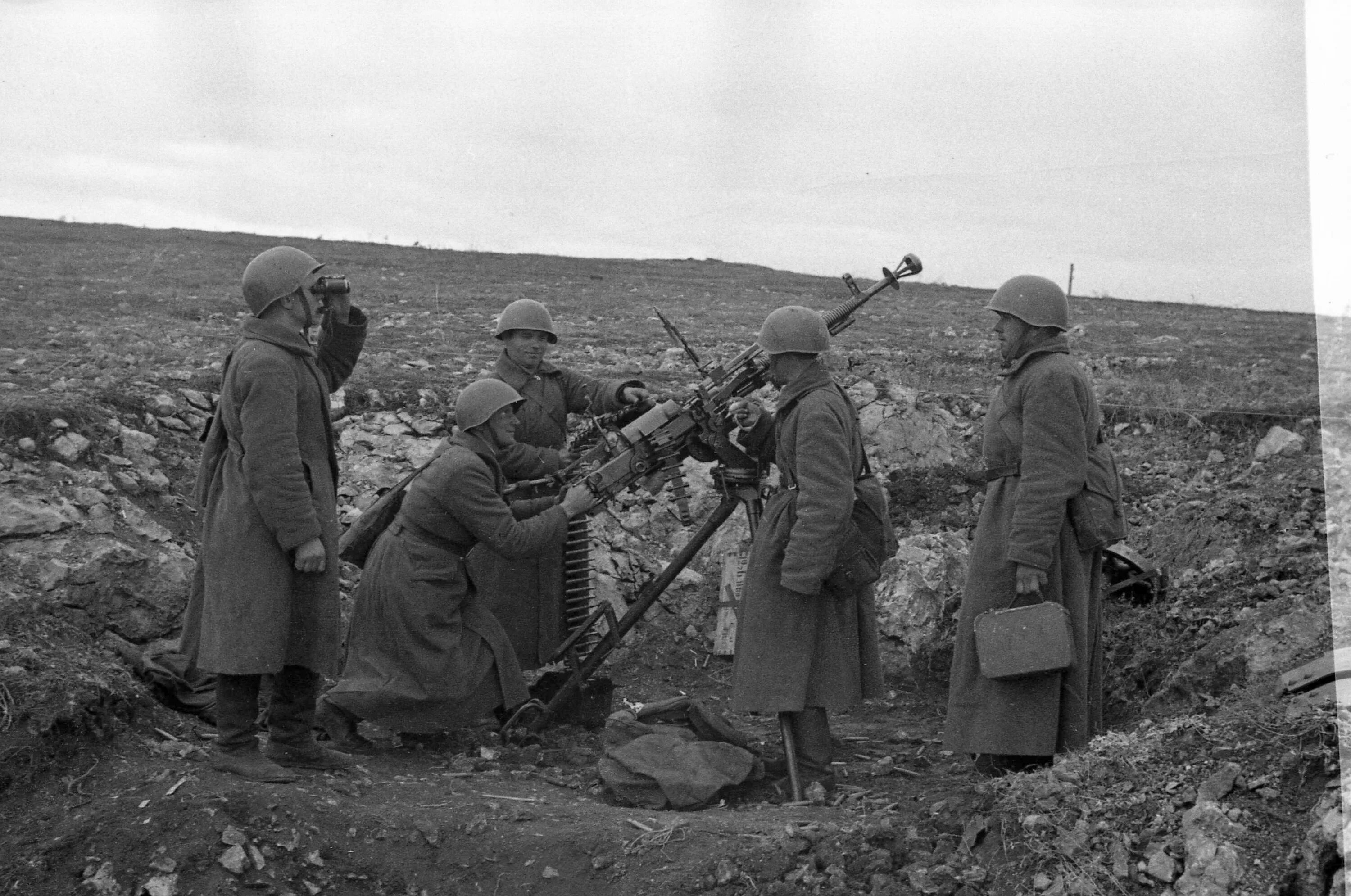 Зенитчики в ВОВ 1941-1945. Зенитчики красной армии в 1941 году. Зенитный пулемет ДШК 1941. Зенитчики РККА В 1941 году. Окончания военных действий