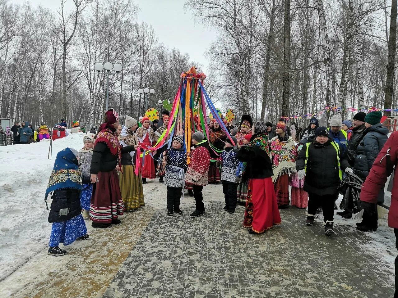 Проводы з. Праздник проводы зимы. праздничные гуляния. народные гуляния на масленицу. праздничные народные гулянья.