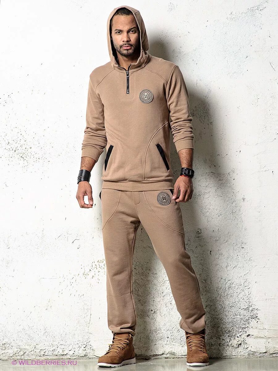 Модный спортивный костюм мужской стильный. Удобная одежда для мужчин. Стильная спортивная одежда для мужчин. Стильные спортивные костюмы мужские. Стильные спортивные костюмы для мужчин.