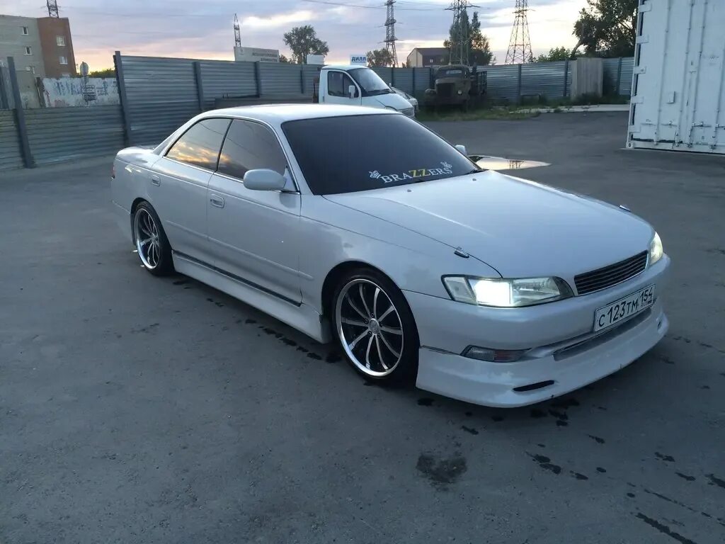 Как выглядит машина марк Фотосессия прошлогодняя Toyota Mark II (90), 2,5 л, 1994 года фотография DRIVE