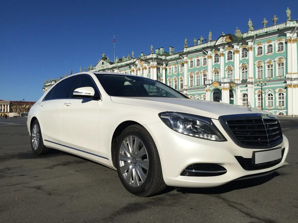 Прокат автомобилей санкт. Мерседес 222. S 222 Mercedes-Benz белый. Mercedes s class w222 White. Представительский класс Мерседес s222.