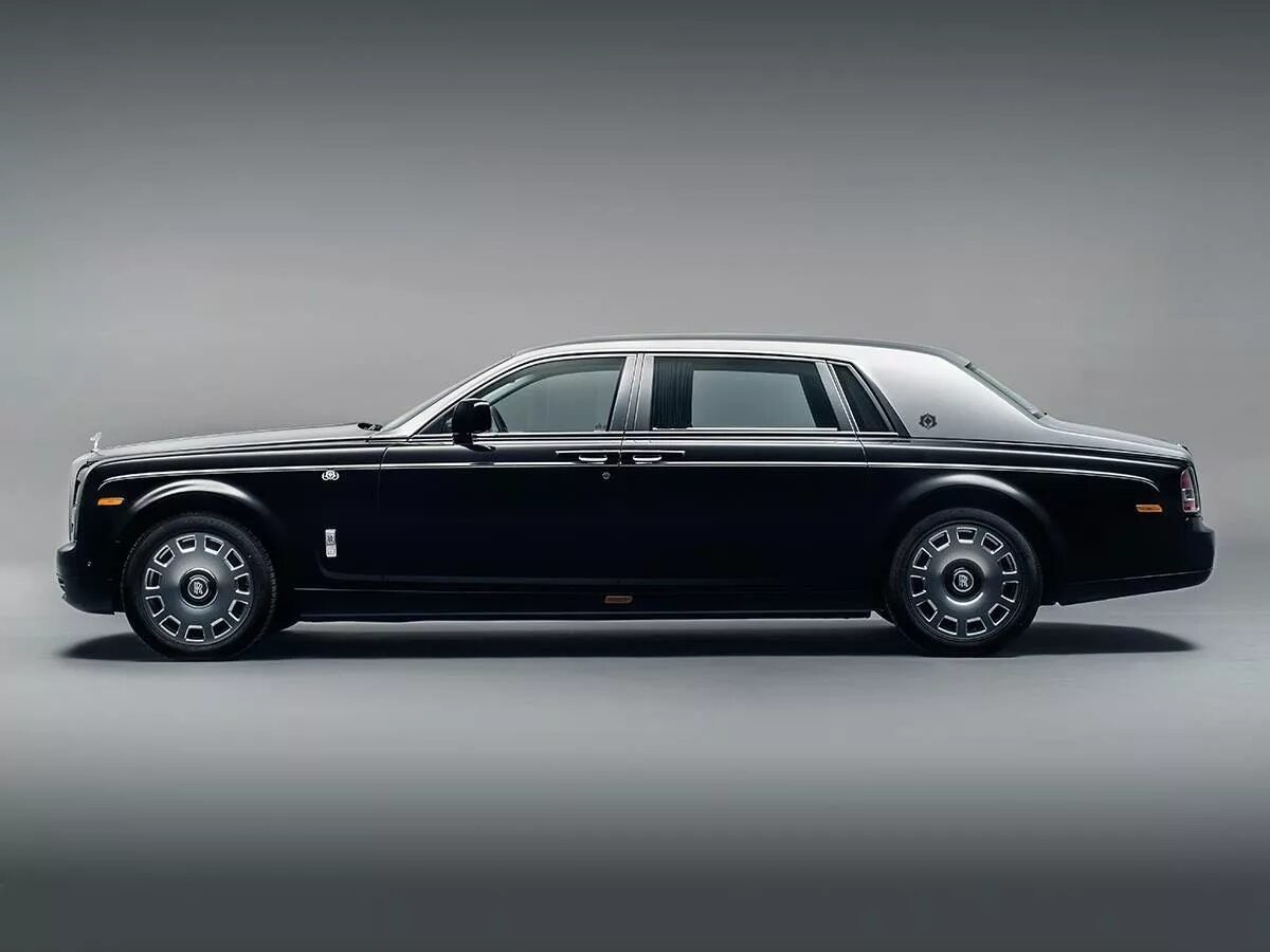 Rolls com. Rolls Royce Phantom Limousine 2020. Rolls Royce Phantom EWB. Rolls Royce Phantom 8 бронированный. Роллс Ройс Фантом 8 лимузин.