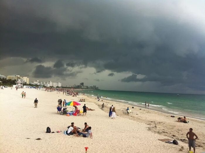 Майами дождь. Rainy Beach. Плохая погода в Майами. Часто ли в Майами идут дожди.