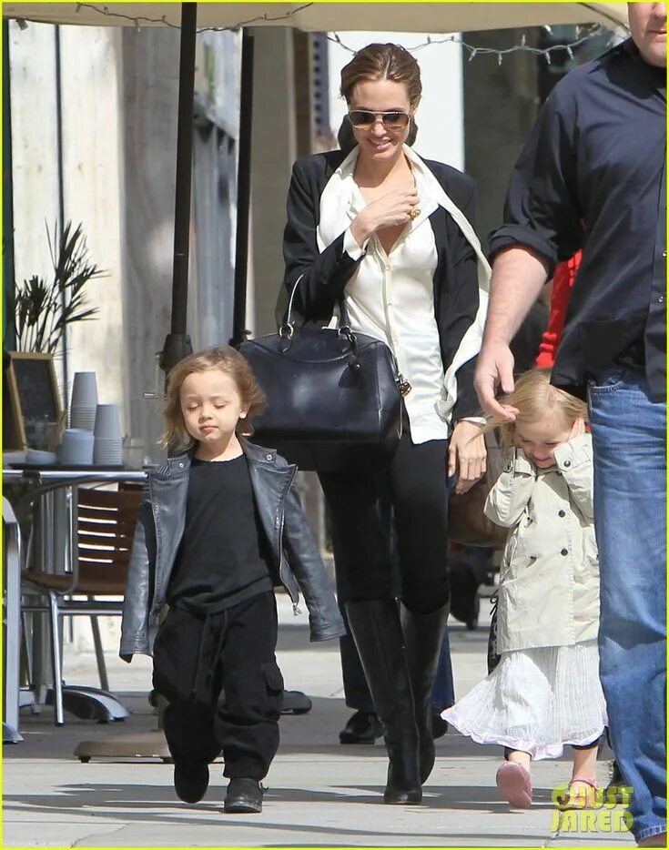 Двойняшки джоли. Angelina jolie twins. близнецы джоли-питт канны. джоли и питт рост. мама брэда питта и вивьен.