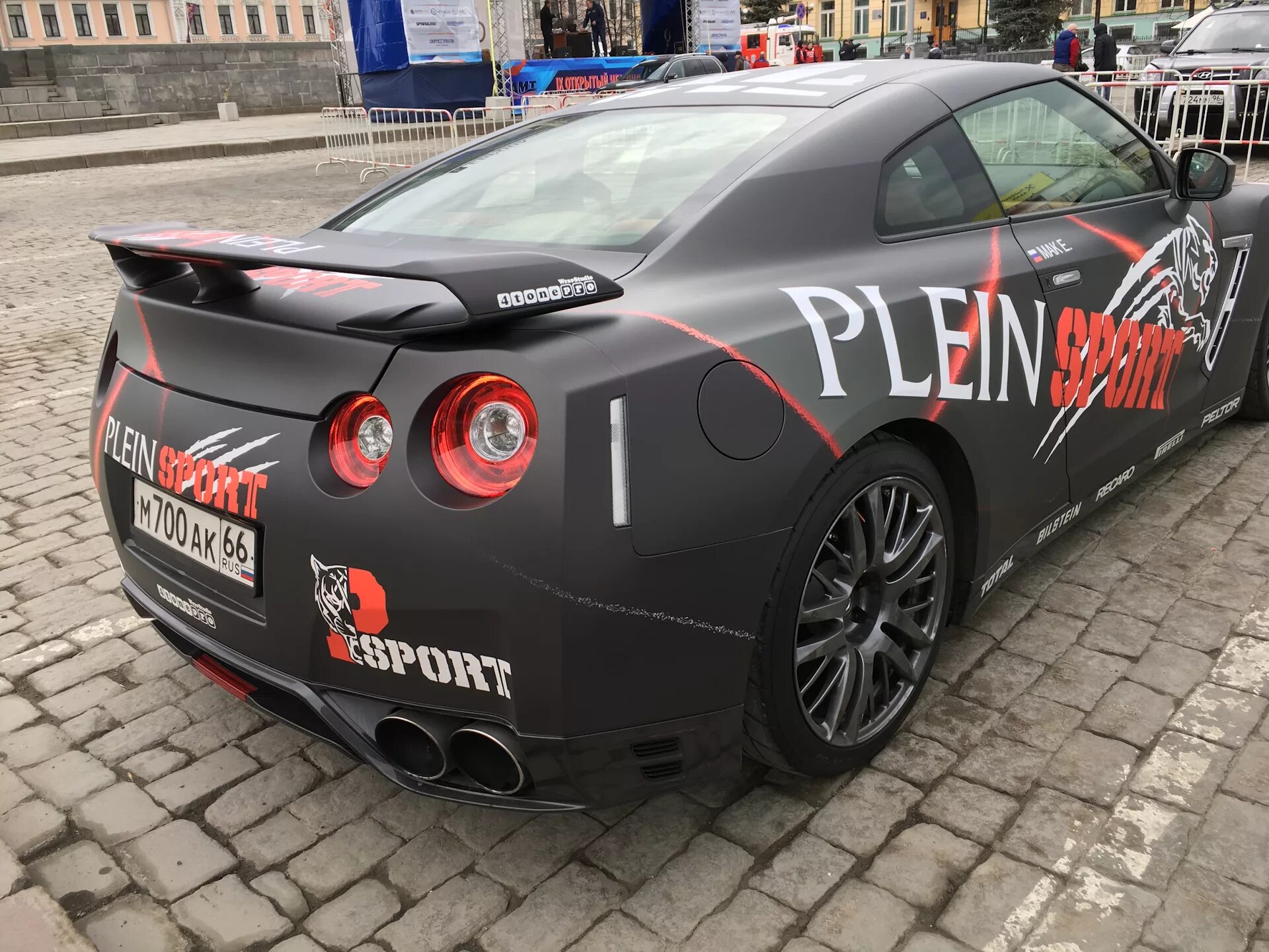 Фестиваль автозвука. Марк 2 в гринвиче екатеринбург. Автотюнинг в екатеринбурге. Defense тюнингованный в екб. Тюнинг молл екатеринбург.