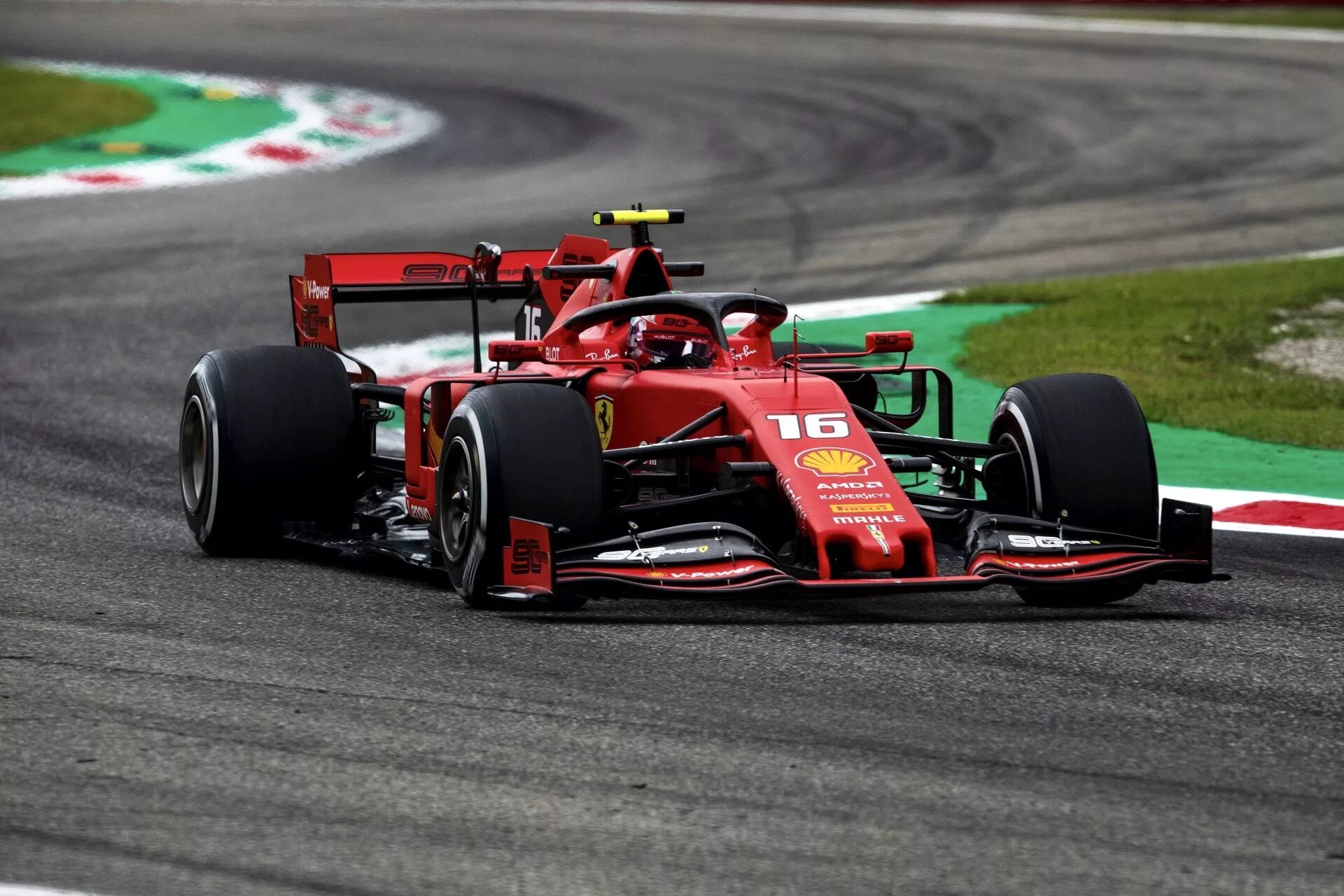 Формула 1 номер 13. Ferrari sf90 f1. Феррари ф1 2019. Болид ф1 Феррари.