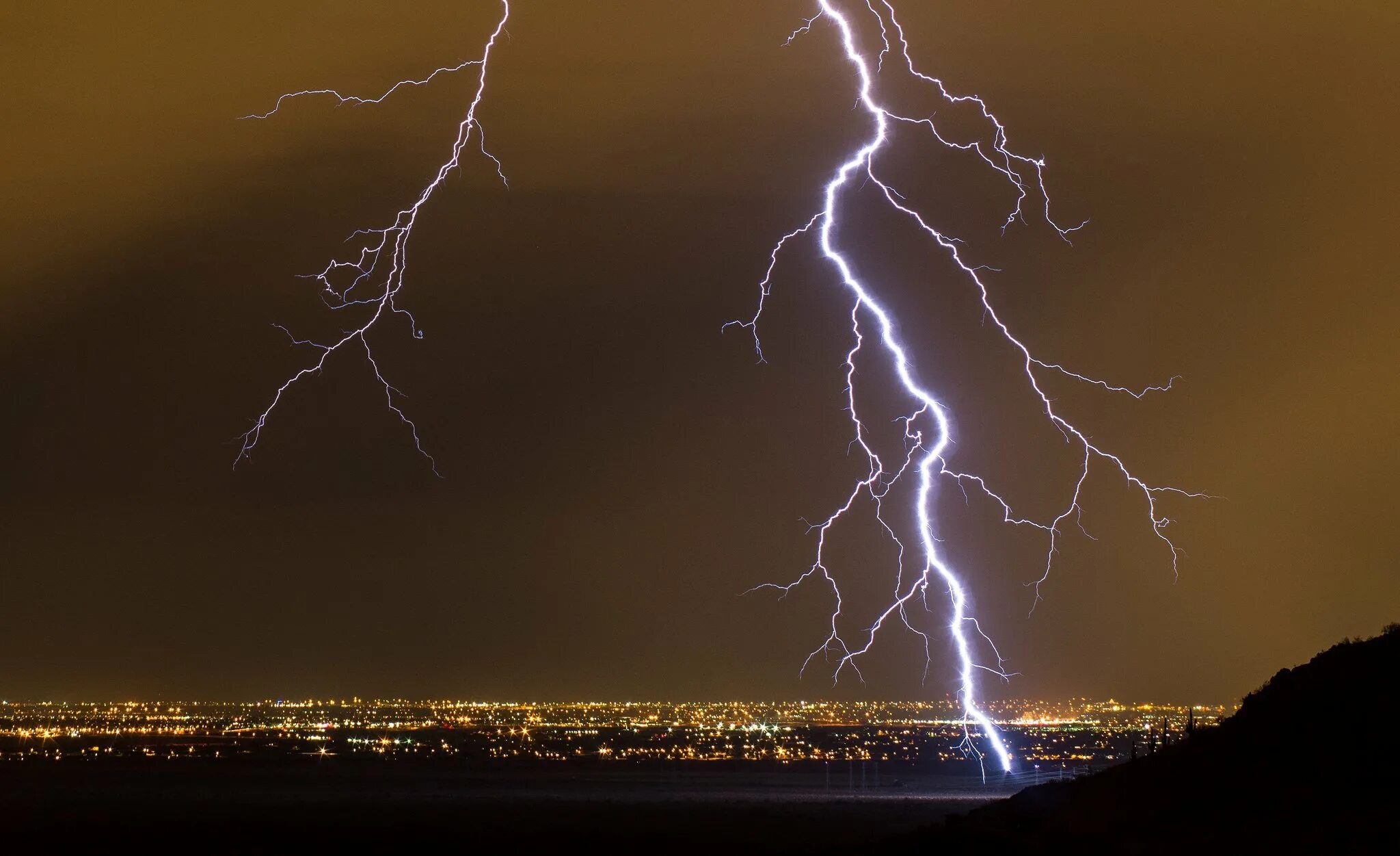 Самое длинное зафиксированное молния. Плоская молния. Фон молнии. Thunder flash. Эффект молнии.