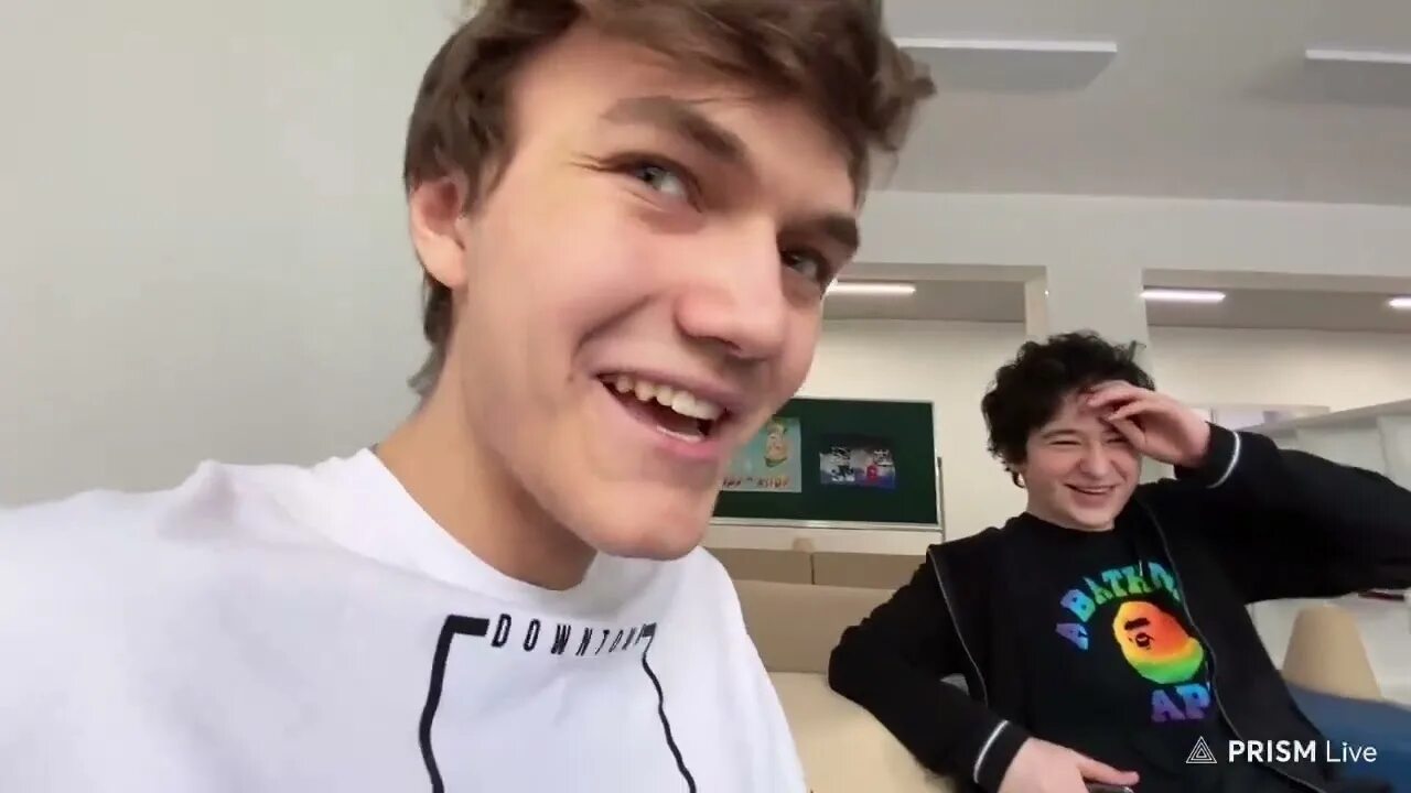 Гриша воробьев стример фото. Стример кореш с хим завивкой. Гриша твич стример. Гриша стример. Григорий чистяков голый.