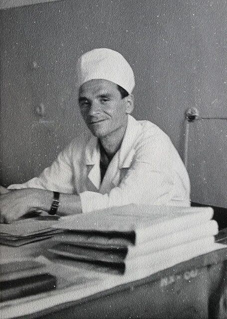 Врач живое фото. Нездоровый врач 1933. Медик живое фото молодой. «Н.А. Гайский: человек, врач, ученый»,.
