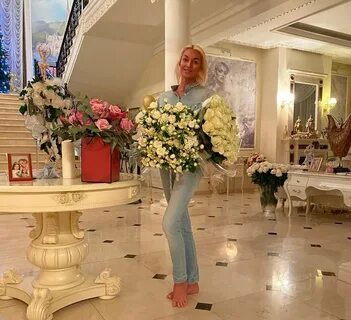С кем живет волочкова