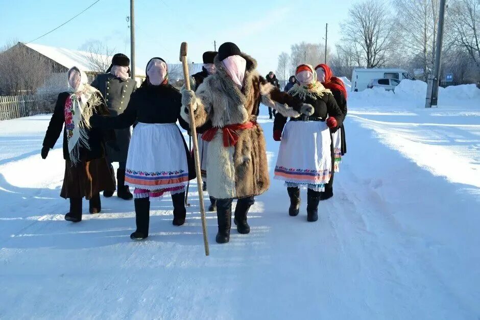 Национальные праздники чуваш сурхури. Алтайский праздник чага байрам. Новый год семейный праздник. Новогодние традиции. Праздник нардуган у башкир.