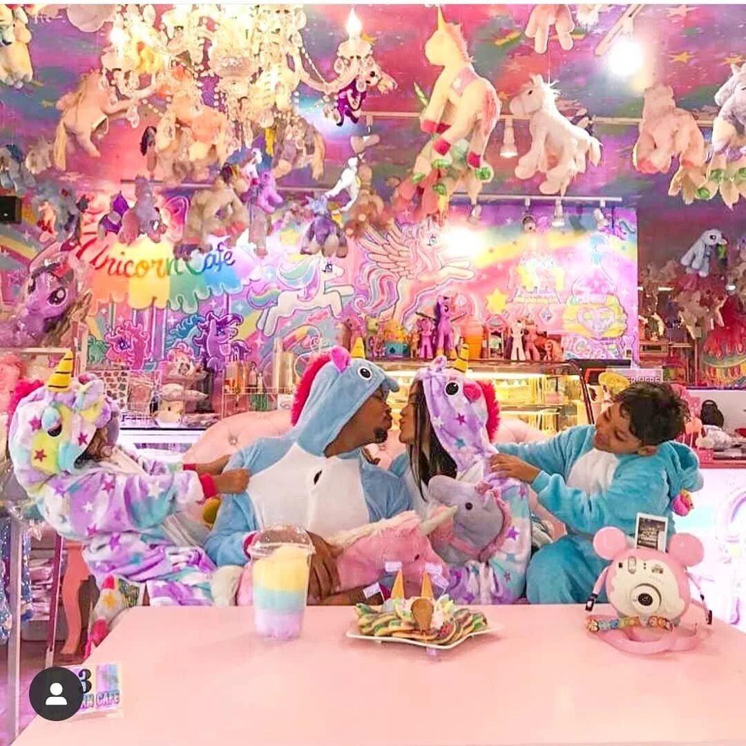 единорог магазин. единорог. мужик единорог. магазин единорогов. единорог магазин настольных игр.