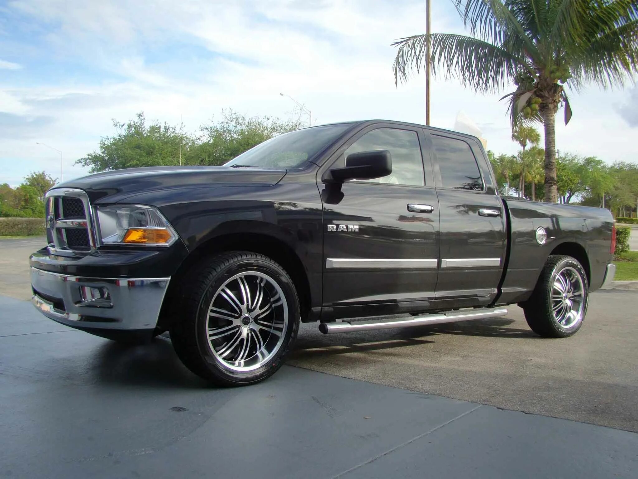 Dodge ram limited 2019. Dodge ram 2500 lift kit. Dodge ram 2500 37 inch. диски dodge ram r24. додж рам 1500 лифтованный.