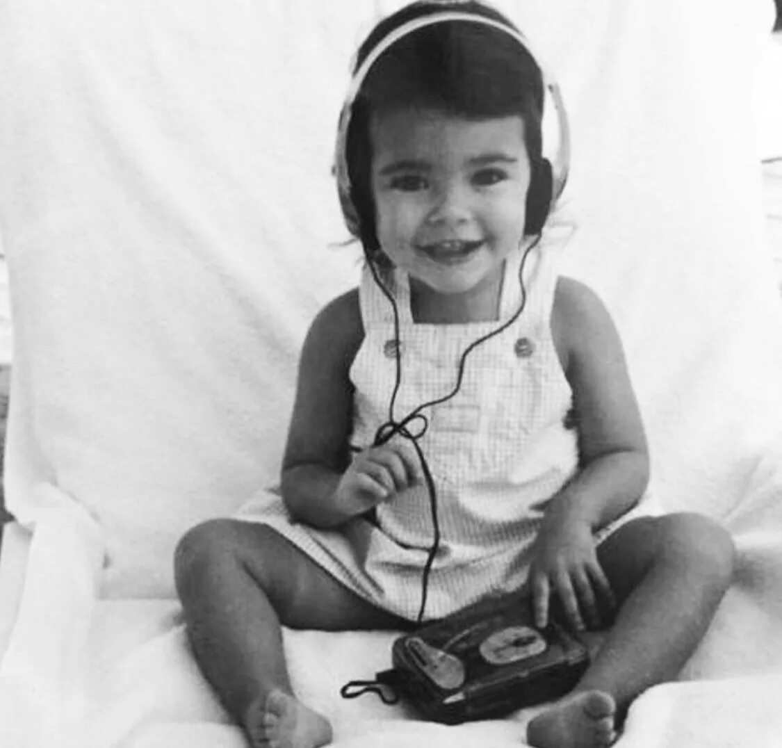 Madison Beer childhood. Маленькая девочка испытывает. Маленькую такую девушку. Маленький кайфует