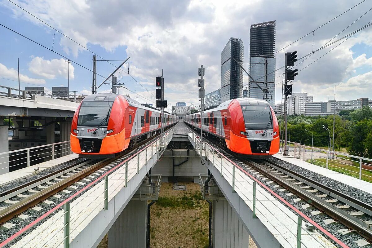 Железнодорожный московская область транспорт. Московская Кольцевая железная дорога Ласточка. Ласточка электропоезд МЦД. Поезд Ласточка МЦД. МЦК Москва.