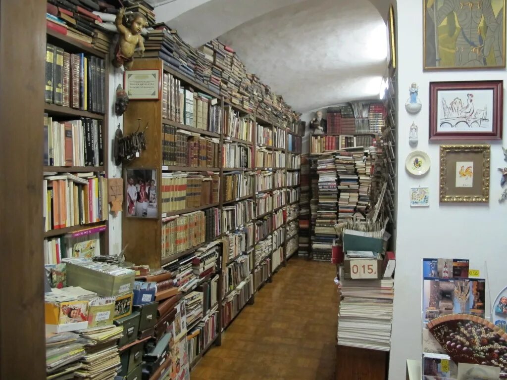 Магазин букинист в архангельске. Букинистическая лавка. Букинистическая лавка. Букинист москва. Букинист екатеринбург.