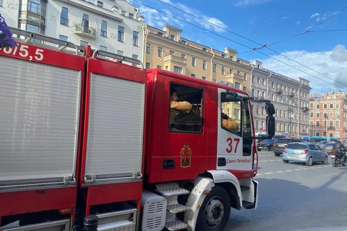 Медный всадник триатлон. Новости спб мк. Репетиция парада победы в петербурге. Дворцовая площадь санкт-петербург фонтаны. Дворцовая площадь.