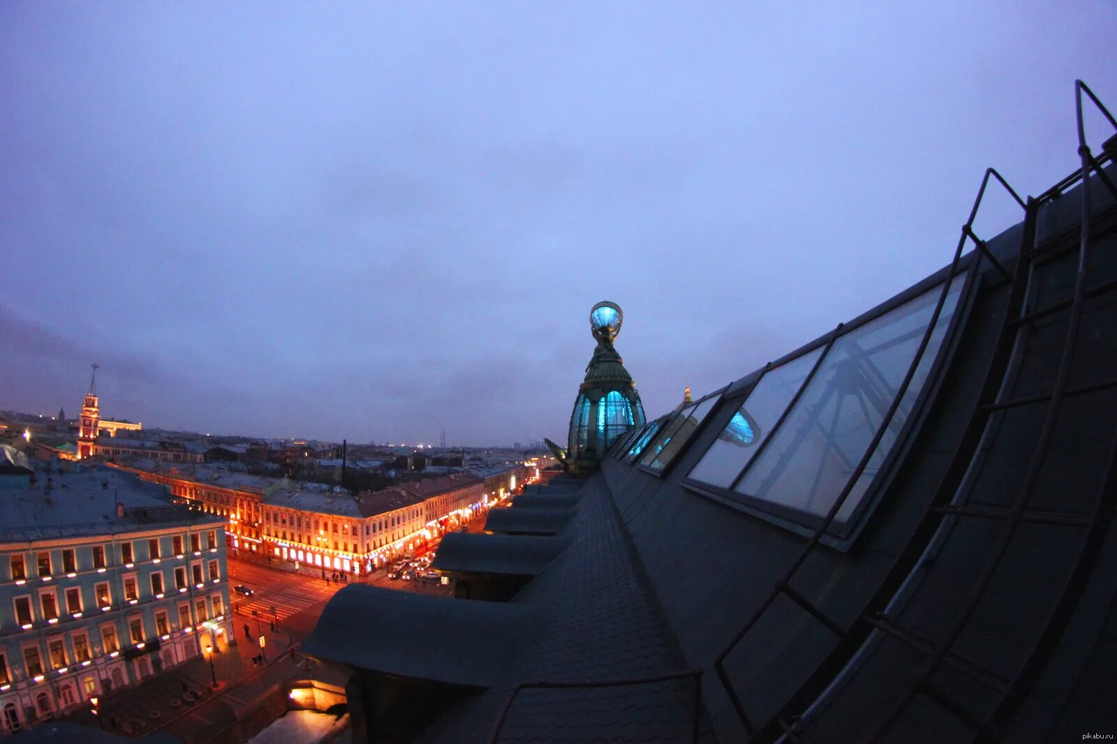 Выход на крышу спб. Ночные крыши домов. Дата выхода крыша. Кровля париж. Моховая санкт-петербург крыши.