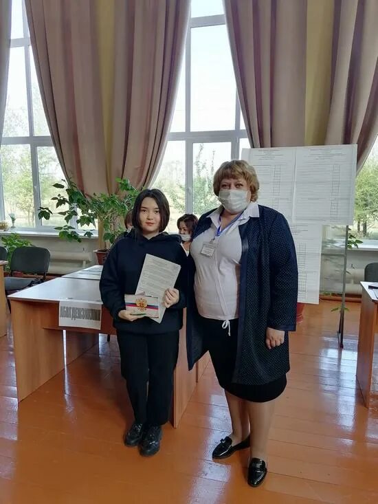 молодежь голосует на выборах. голосует на выборах. сюрприз на выборах. сюрприз на выборах. голосование на дому на выборах.