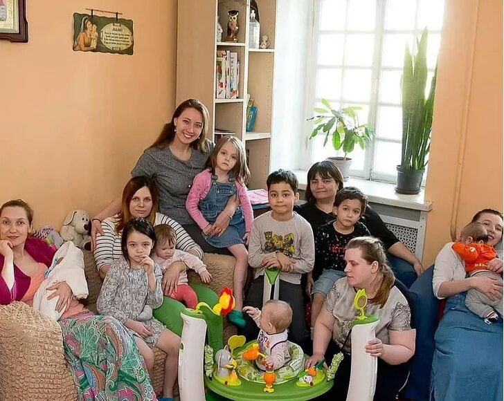 Кризисный центр новый. Кризисный центр дом для мамы. Дом для мамы в Москве. Дом для мамы Питер. Кризисный центр для мам с детьми.