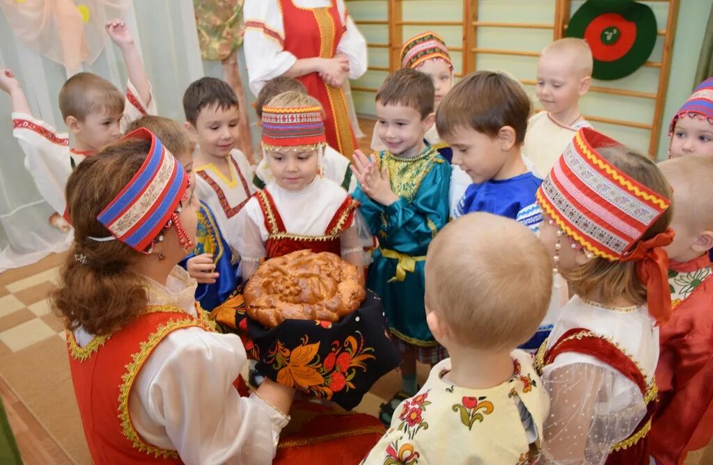 Фольклорные праздники в ДОУ. Традиционные праздники в детском саду. Народные традиции. Фольклорные традиции. Конкурсы год традиций