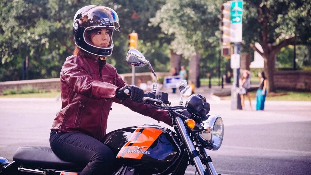 Ездить в каске. Шлем байкера. Шлем 3/4 shoei. Ездить в каске. Шлем harley davidson pilot 3.