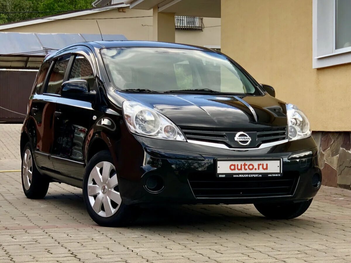 Nissan Note 2013. Ниссан ноут 2013. Ниссан ноут черный. Машина Ниссан ноут 2013.