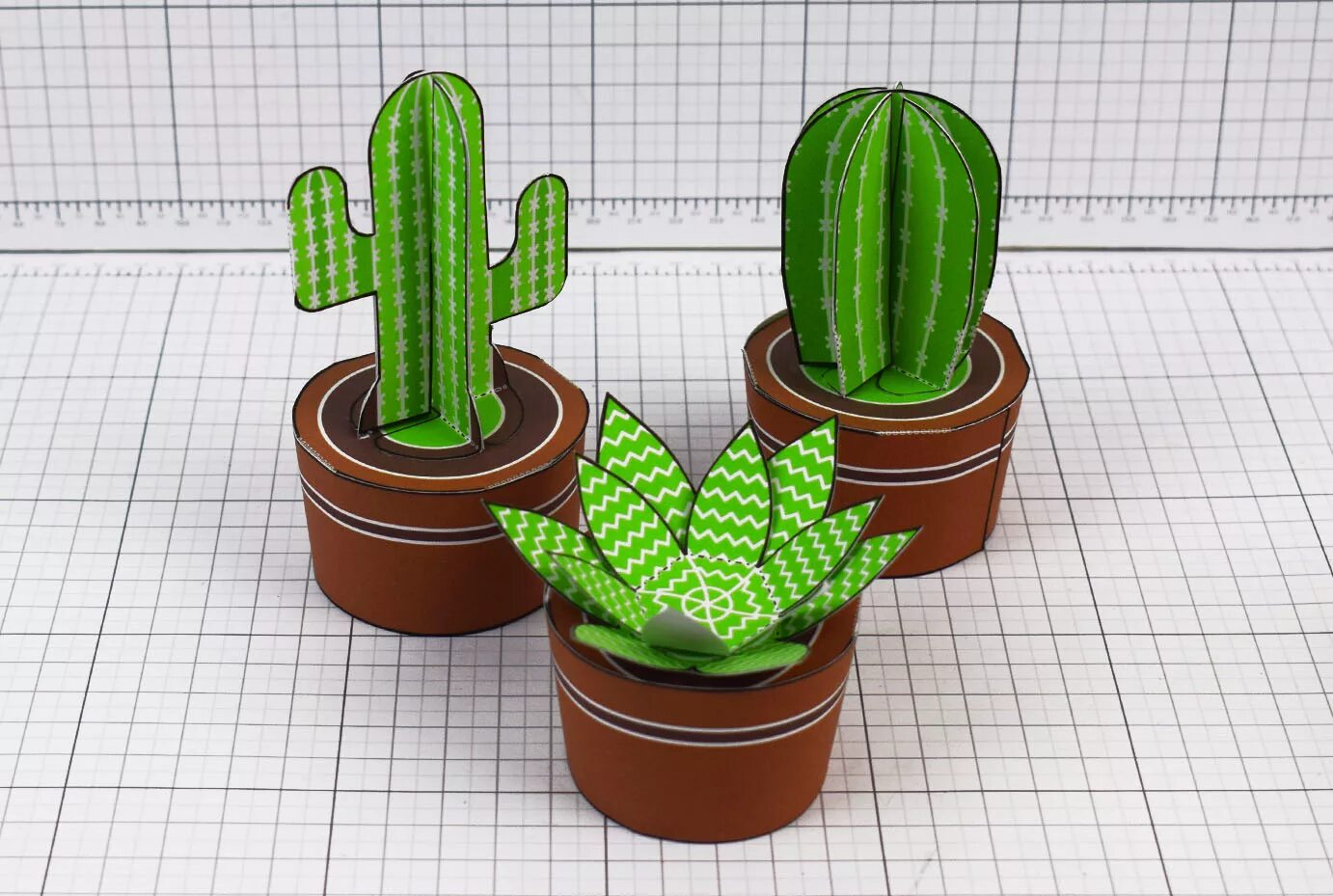 бумажный кактус. поделка кактус. как сделать кактус. картонный кактус. пейперкрафт кактус.